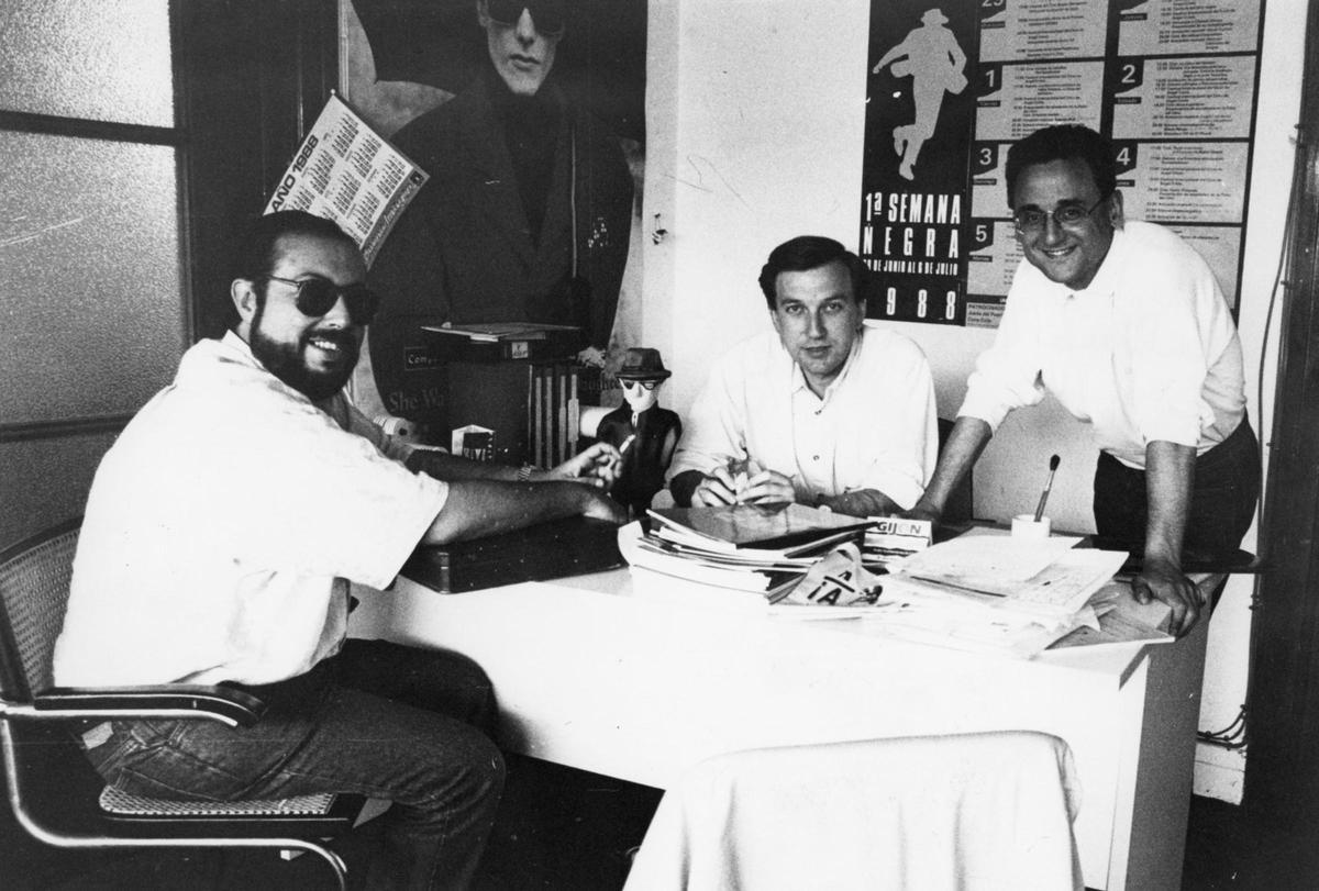 Avelino Miravalles, Humberto Fernández y Paco Abril, en la organización de la primera Semana Negra.