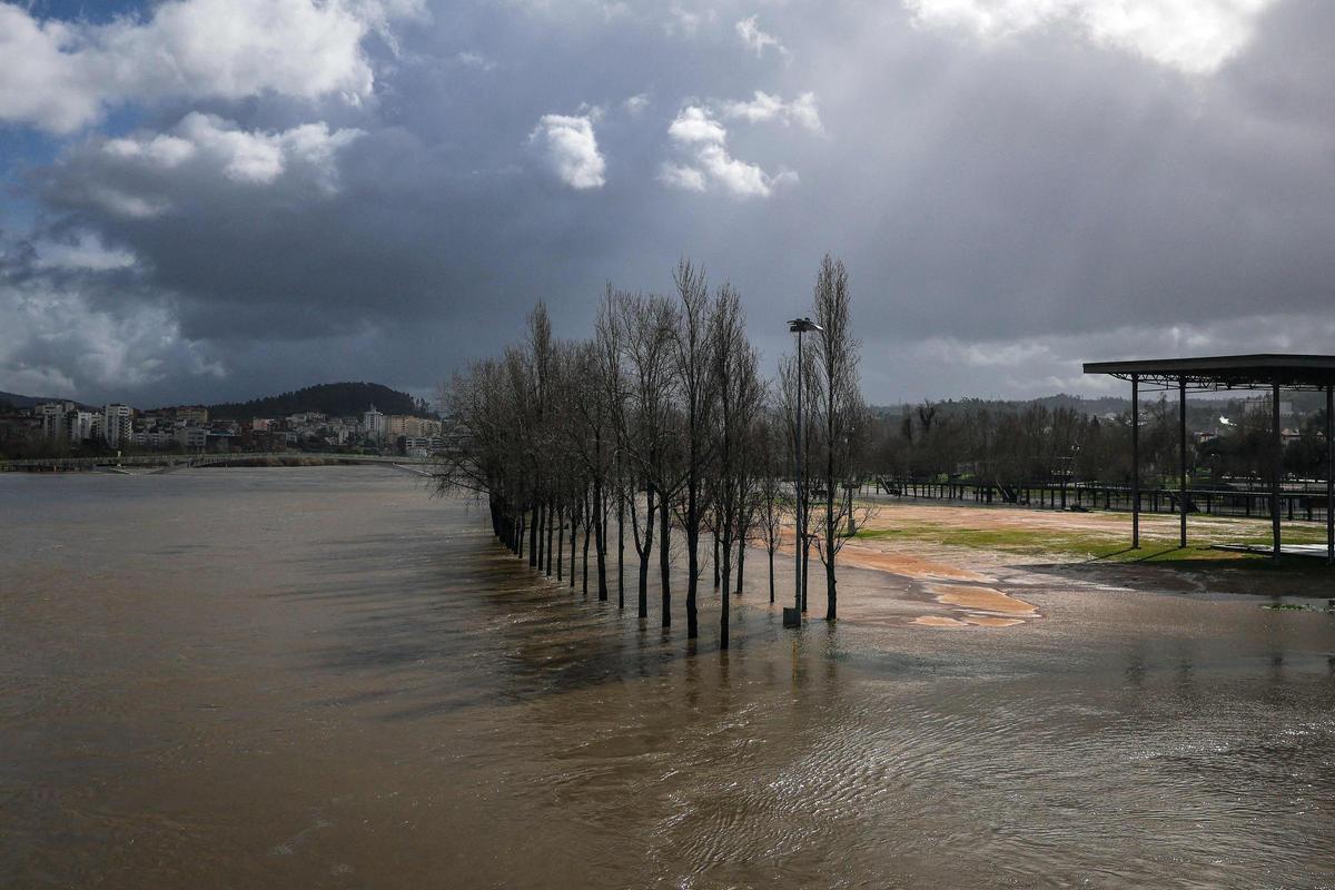 Portugal  prepara evacuar a miles de personas por riesgo de inundaciones graves