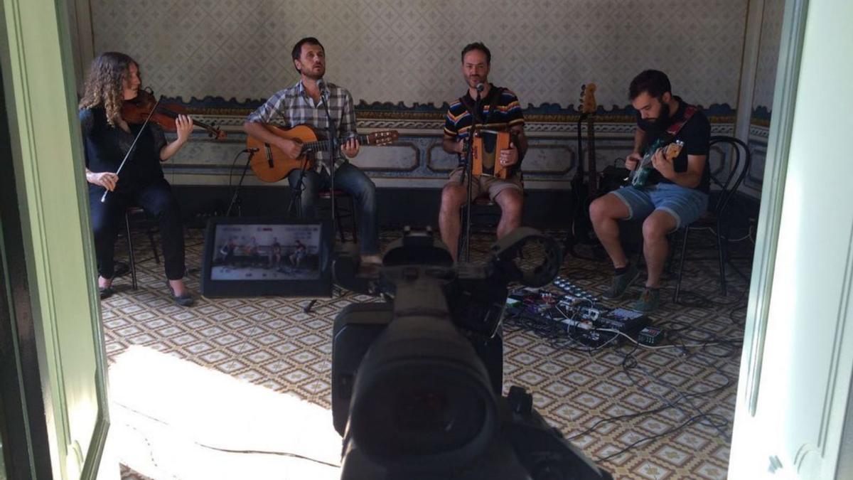 3 Gravació d’un videoclip del «Càntut» de Carles Belda i Sanjosex. F  | CÀNTUT  