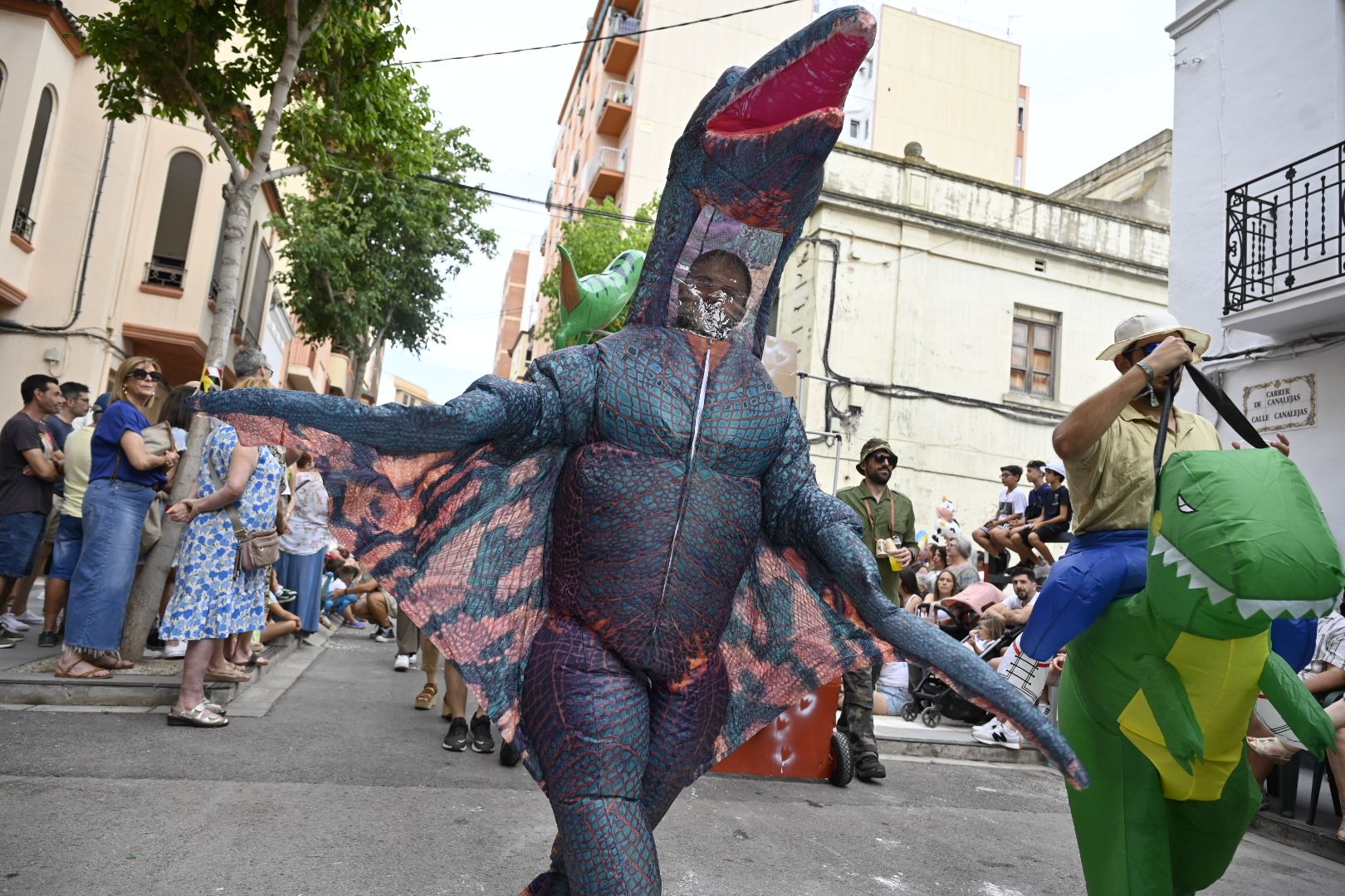 Imaginación y humor al poder en el desfile de las collas del Grau