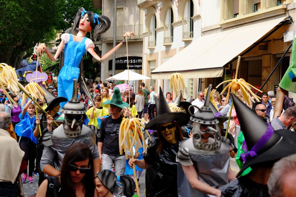 Figueres celebra la rua escolar de Fires