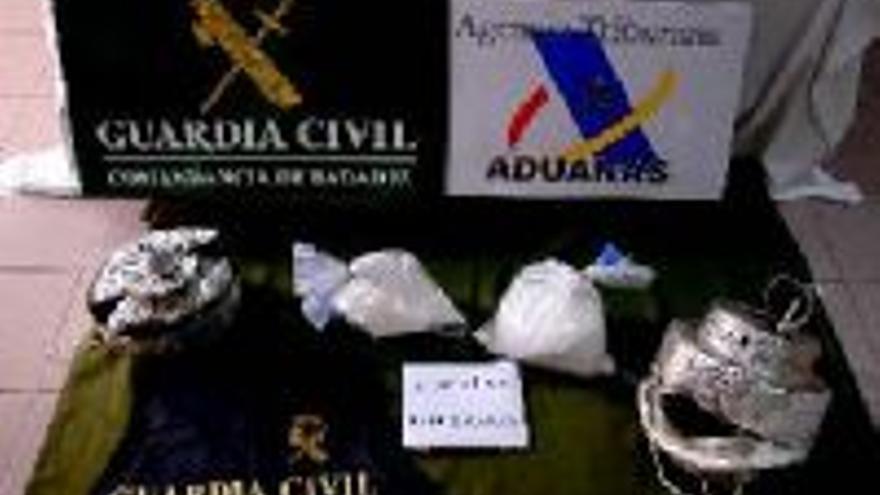 La Guardia Civil detiene a un menor con 2 kilos de cocaína
