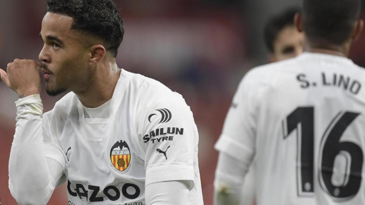Justin Kluivert, celebrando un gol al Sporting de Gijón