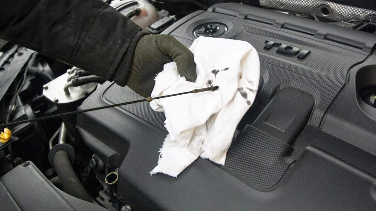 Si tu coche tiene más de diez años, esto es lo que deberías revisar antes de salir de viaje