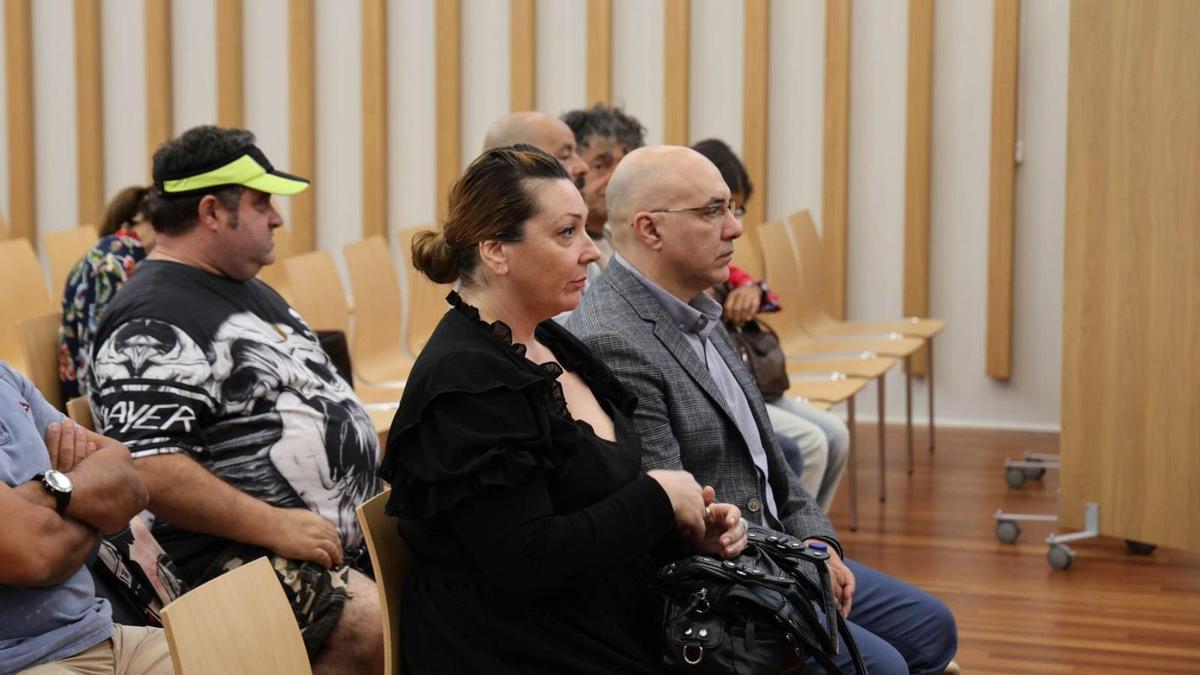 La conductora y su pareja, en el juicio penal celebrado en la Audiencia de Vigo.