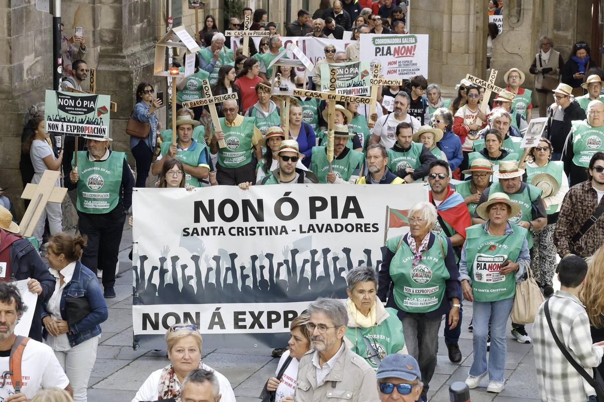 Manifestantes contra los PIA