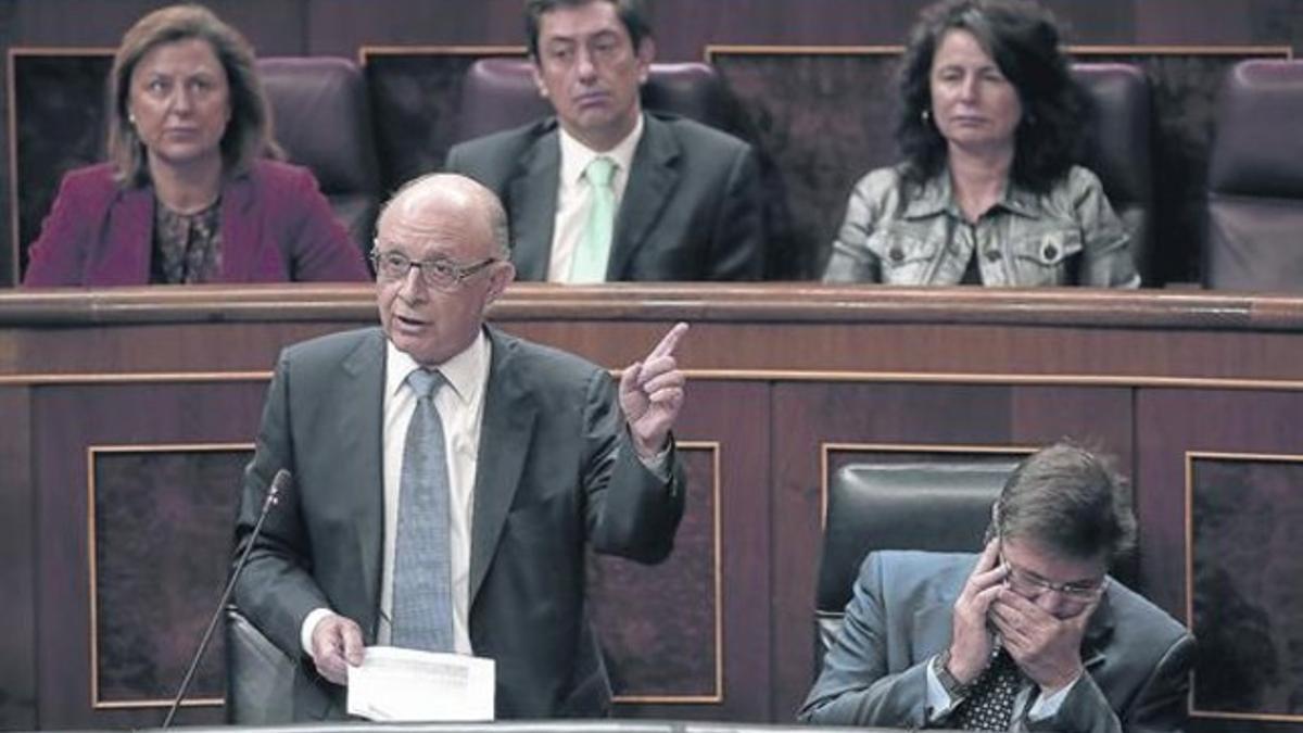 Cristóbal Montoro durante su intervención en el Congreso, ayer.