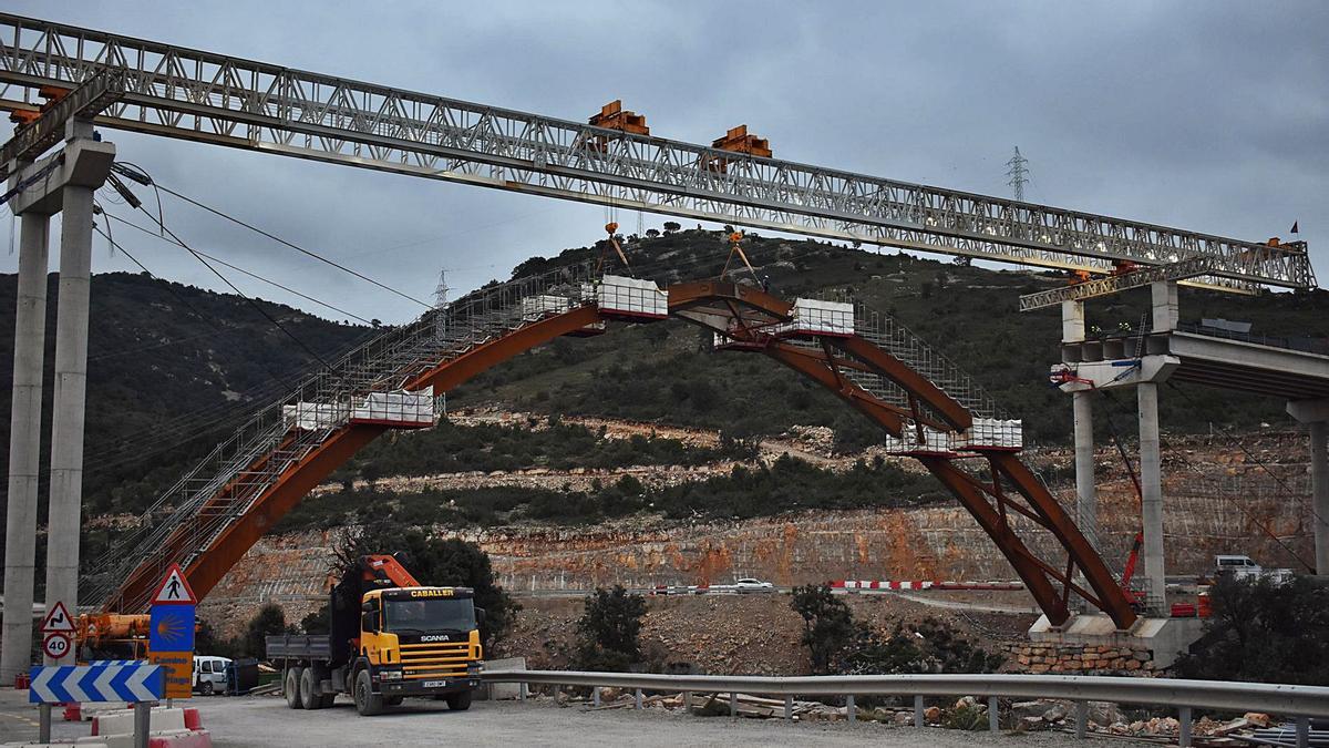 El megaviaducto de la N-232 a Morella estará en primavera  | JAVIER ORTÍ