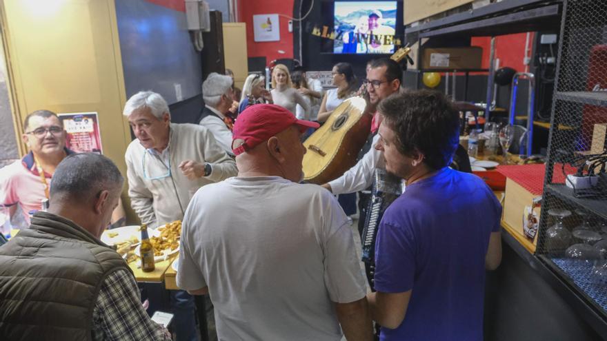 El Ca' Jonás de Triana vive su 40 aniversario pasando de bocatería a cervecería