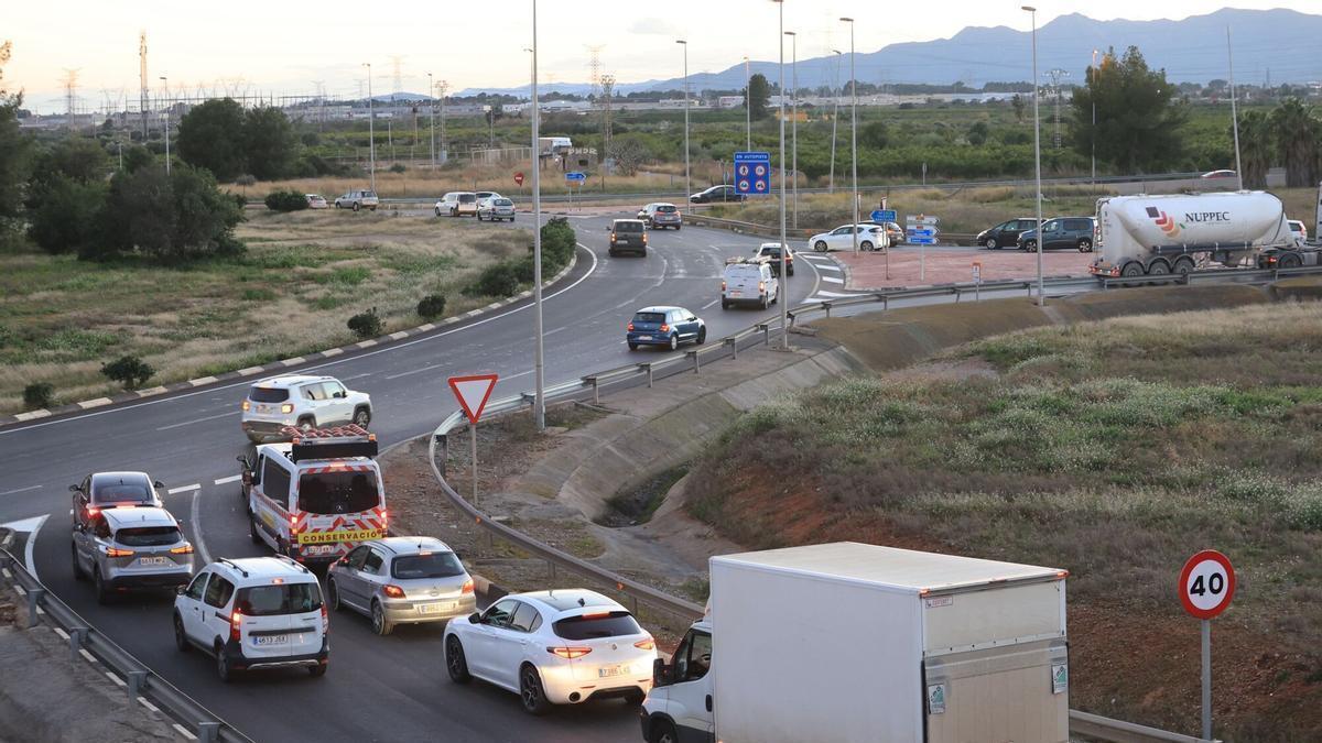 Tráfico denso en la red viaria de Castellón.