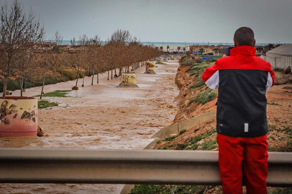 Los pluviómetros han recogido más de cien litros por metro cuadrado en Pilar de la Horadada tras el paso de la borrasca Gloria