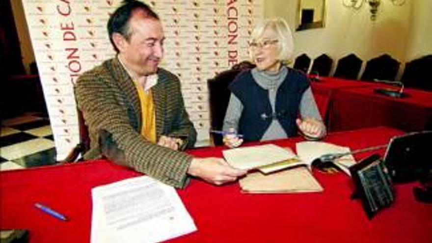La familia García-Plata entrega su biblioteca extremeña a la Diputación de Cáceres