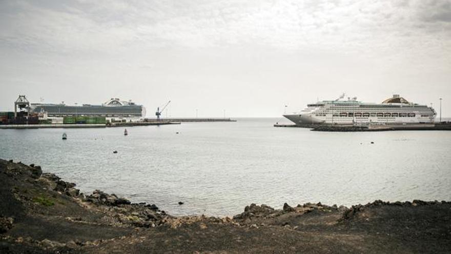 Cruceros en los dos puertos de la capital