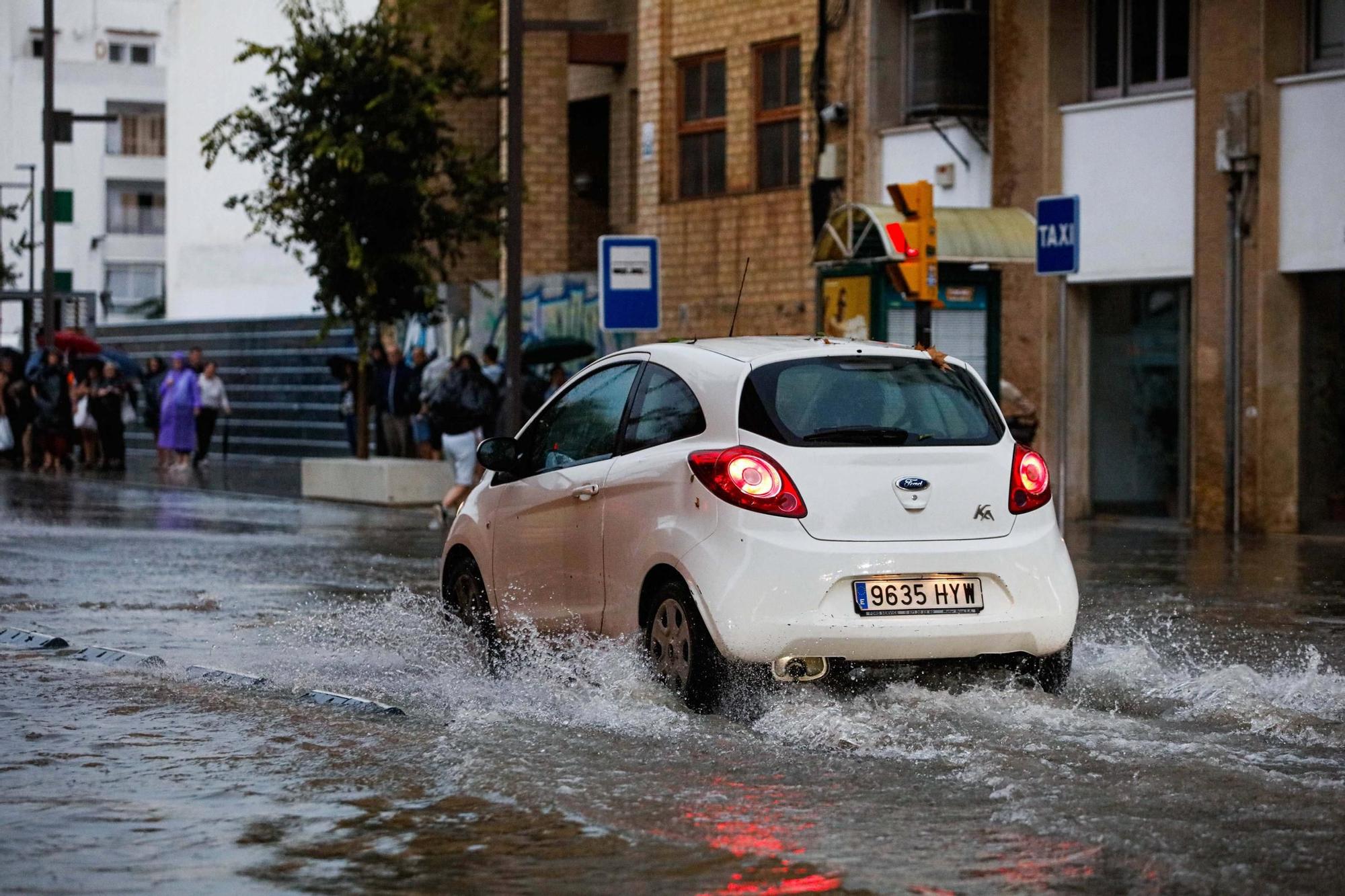 Las imágenes de la dana 'Alice' en la tarde del sábado en Ibiza