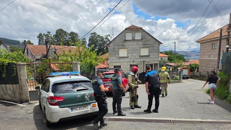 Dos heridos leves en el incendio de una cocina de Moaña con el parque de Bombeiros do Morrazo cerrado