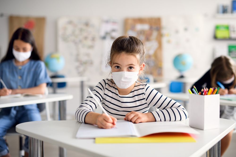 El uso de mascarillas en el aula seguirá siendo necesario.