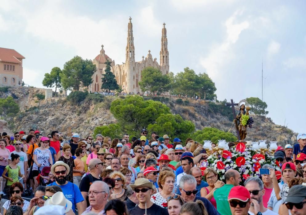 Novelda se vuelca con la bajada de la Santa