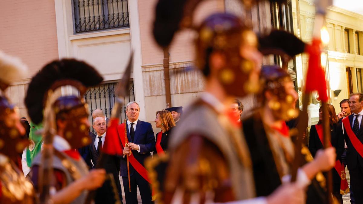 FOTOGALERÍA | Zaragoza se llena de capirotes y bombos en la procesión del Santo Entierro