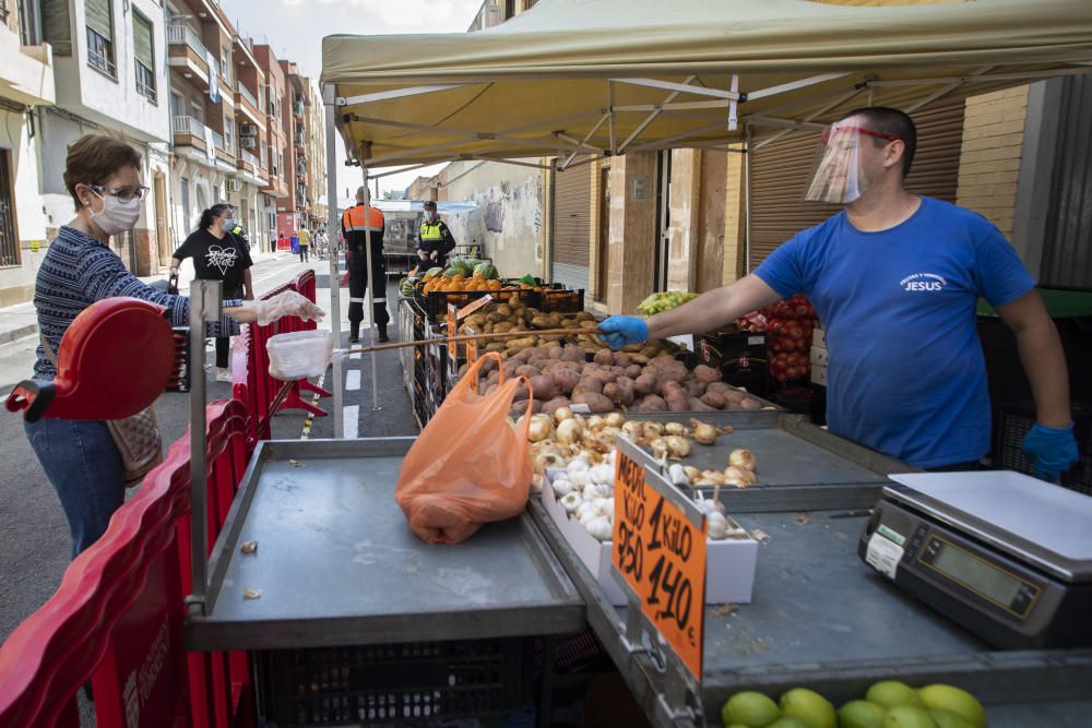 Torrent recupera el mercado ambulante de los viernes