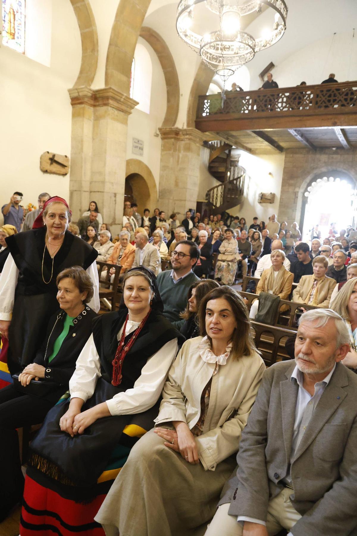 La procesión del Cristo de la Abadía de Cenero, en imágenes