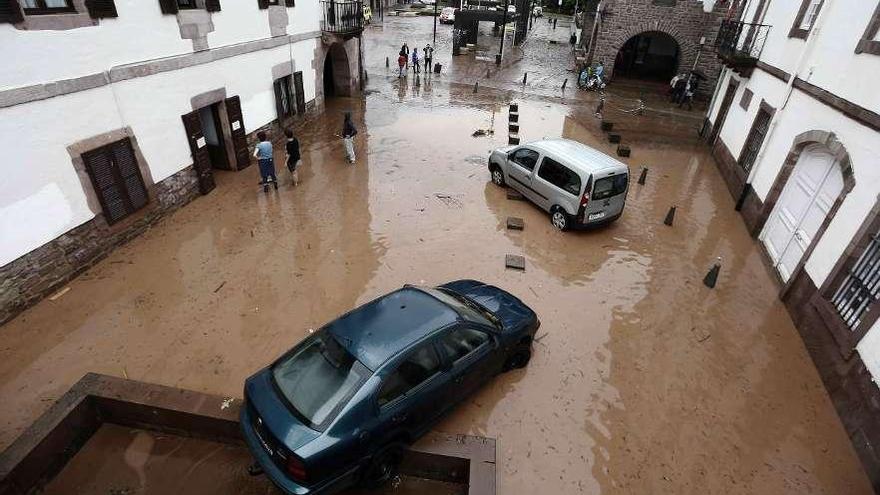 Las fuertes tormentas obligan a evacuar a ocho personas en Navarra