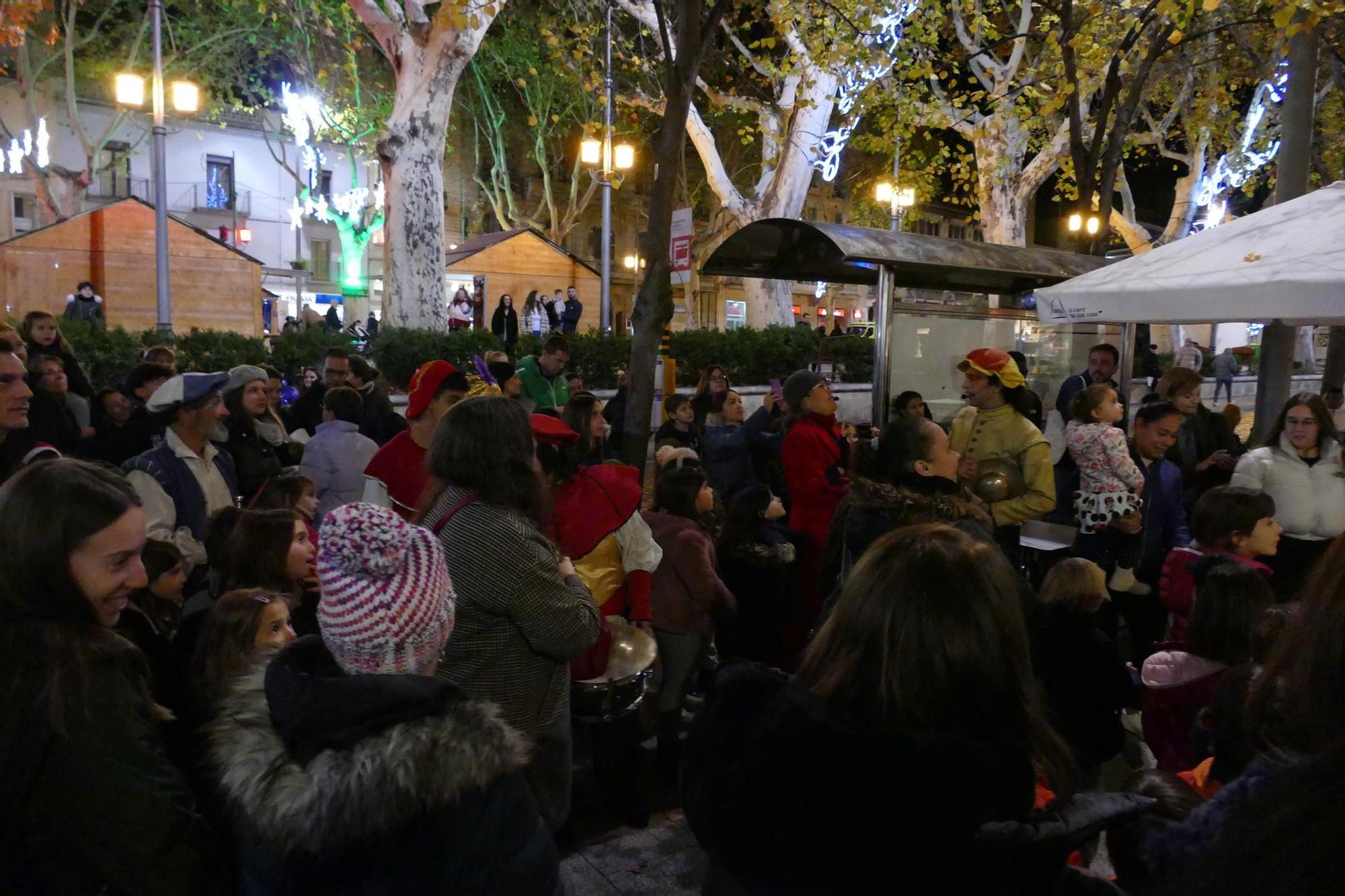 En Fumera, la Nadalina, el Tió i els capgrossos coincideixen al centre de Figueres