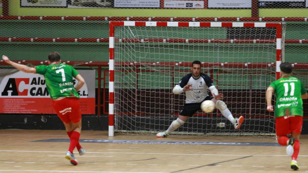 Un partido anterior en el Coto Ferreiro. |  // BERNABÉ