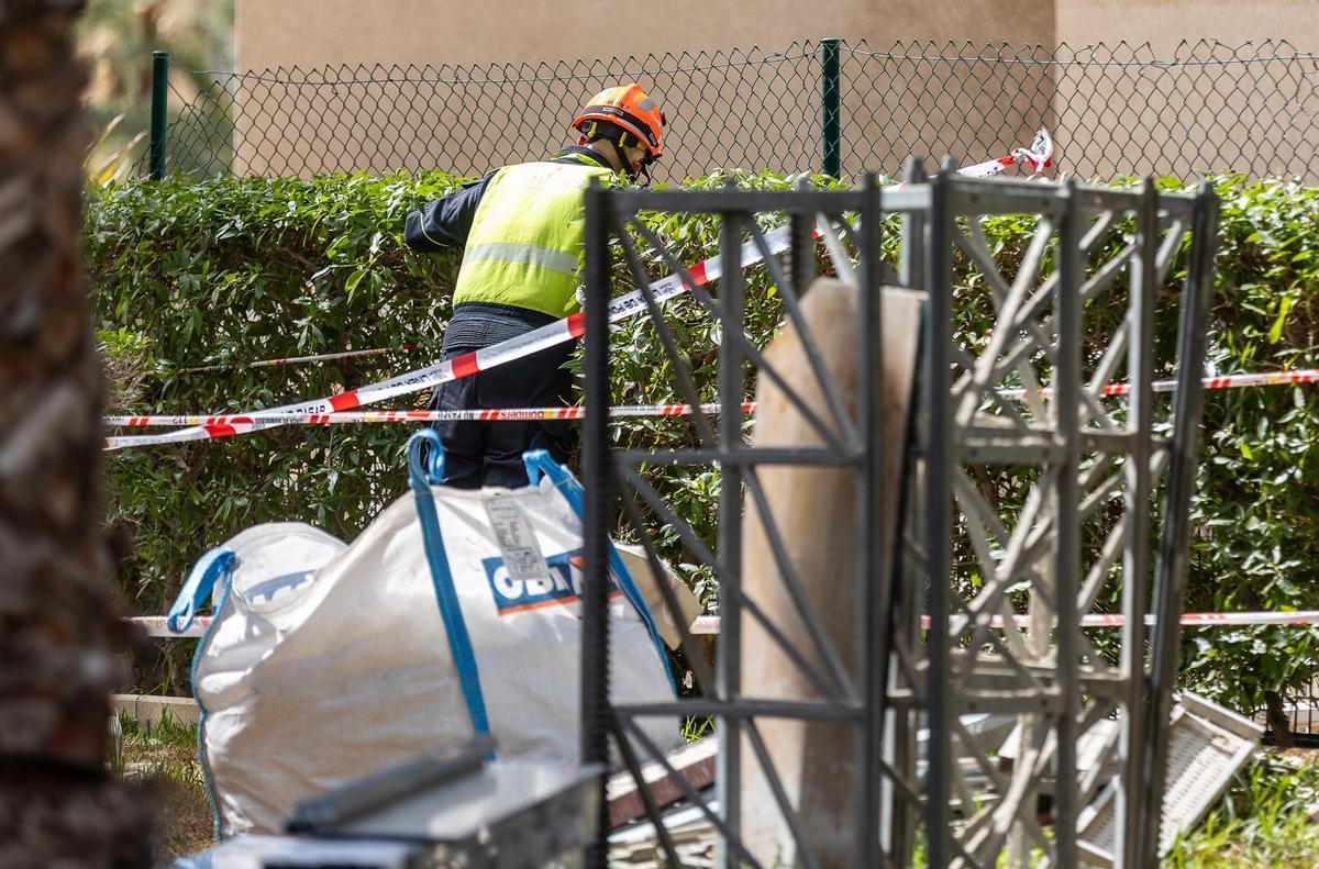Mueren dos personas tras desplomarse un andamio en un edificio de 18 plantas en Benidorm