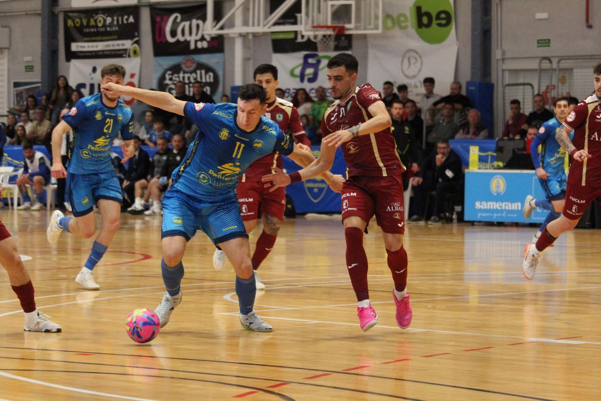 El Servigroup Peñíscola se queda sin gasolina contra el Viña Albali Valdepeñas (1-4), debido a las bajas.