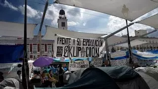 Almeida denuncia que hay adoquines y cuchillos en la acampada de Sol