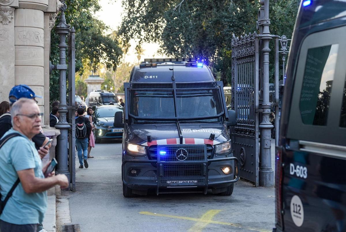 Los Mossos blindan el Parlament a la espera de Puigdemont