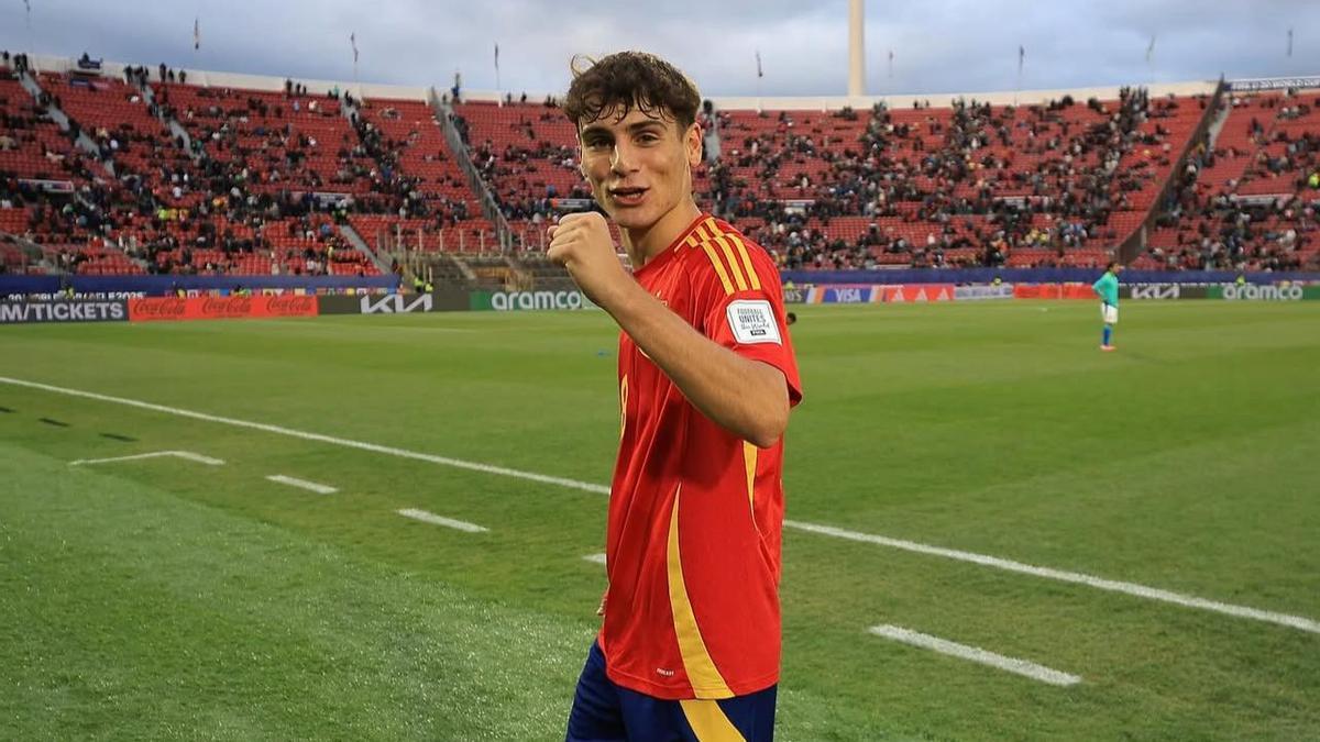 El centrocampista del Elche Rodrigo Mendoza repite convocatoria con ‘La Rojita’ El centrocampista del Elche Rodrigo Mendoza repite convocatoria con ‘La Rojita’