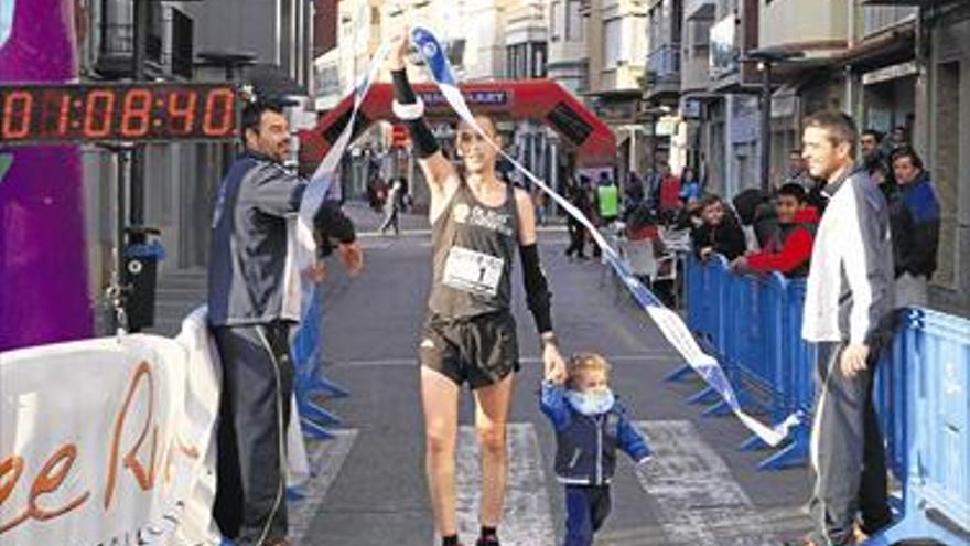 Fernando Ruiz y Cris Kun imponen su ley en la carrera de Torreblanca