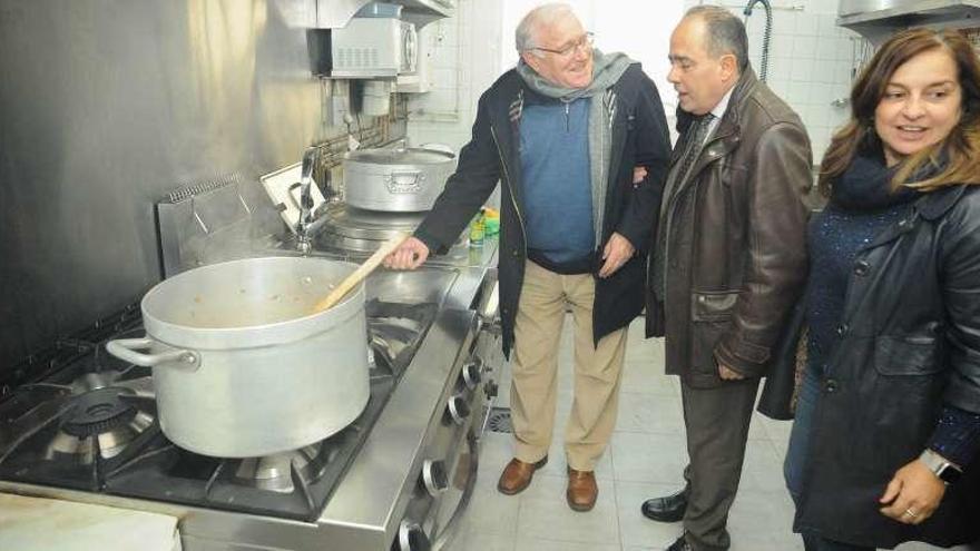 El comedor social de Cáritas en Vilagarcía es el servicio que más presupuesto acapara de la ONG. // I. A.