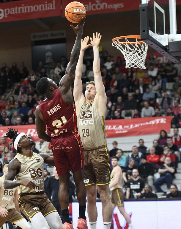 Todas las imágenes del partido del UCAM Murcia contra el Bàsquet Girona
