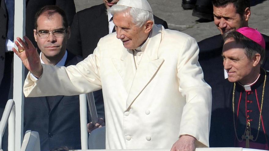 Benedicto XVI, recordado por sus fieles en una misa a un año de su muerte