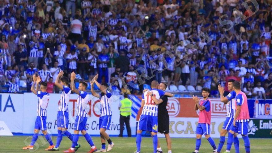 Celebración de los jugadores de la Ponferradina tras clasificarse para la segunda ronda