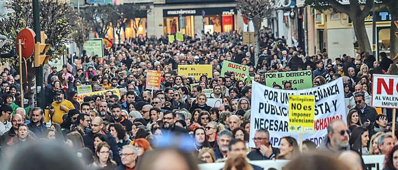 Manifestación el año pasado en Orihuela contra la ley. | TONY SEVILLA