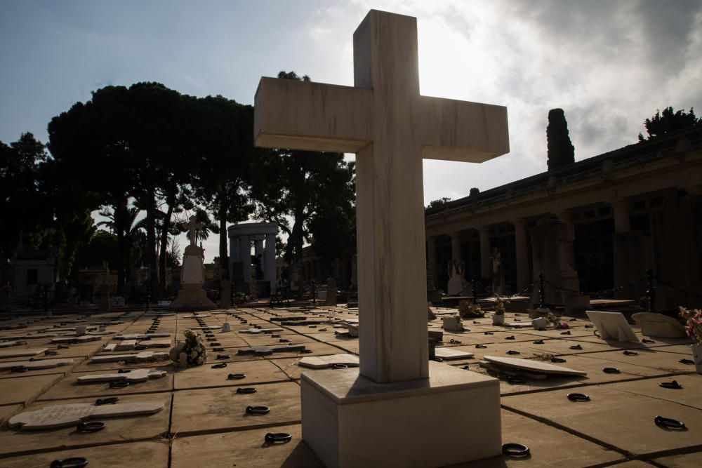 Todos los Santos: Tumbas y panteones de ilustres en el Cementerio General de València