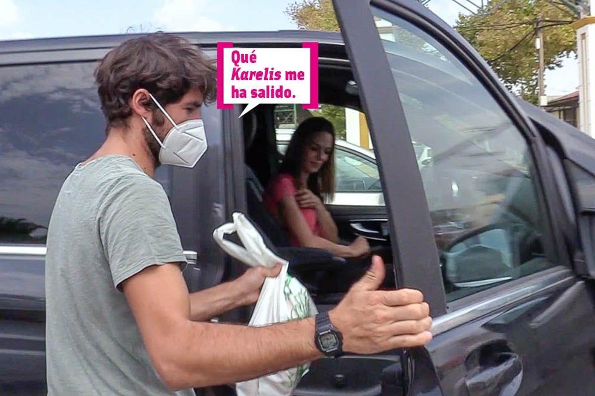 Eva González y Cayetano Rivera en el coche y con mascarilla