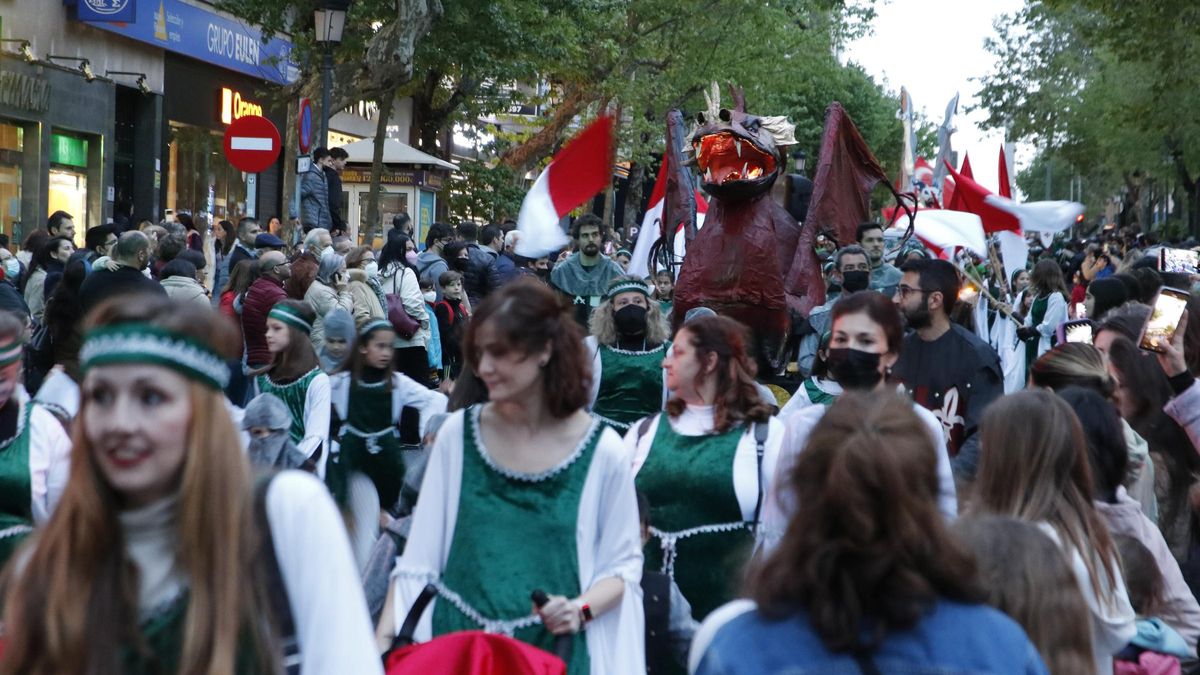 Imagen de archivo del desfile de San Jorge en Cáceres