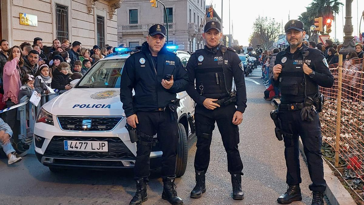 Ortspolizisten während einer Stadtfeier in Palma.