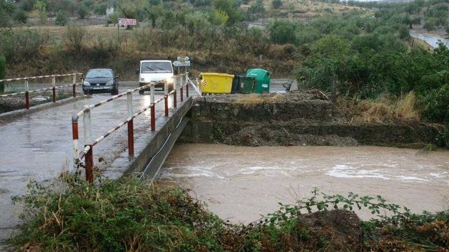 Confederación vuelve a limpiar un tramo del cauce del río Zagrilla