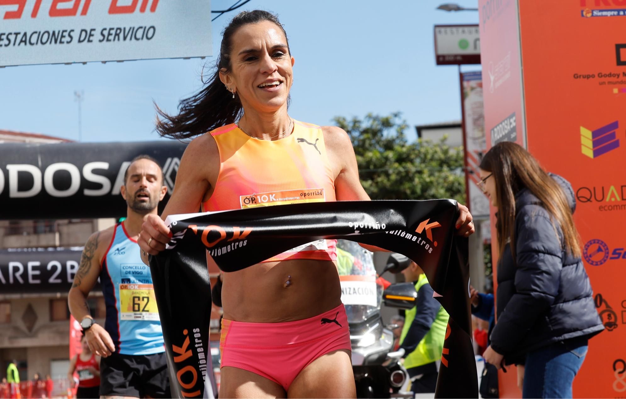 Ester Navarrete y El Mehdi El Nabaoui lideran la carrera O Porriño 10K