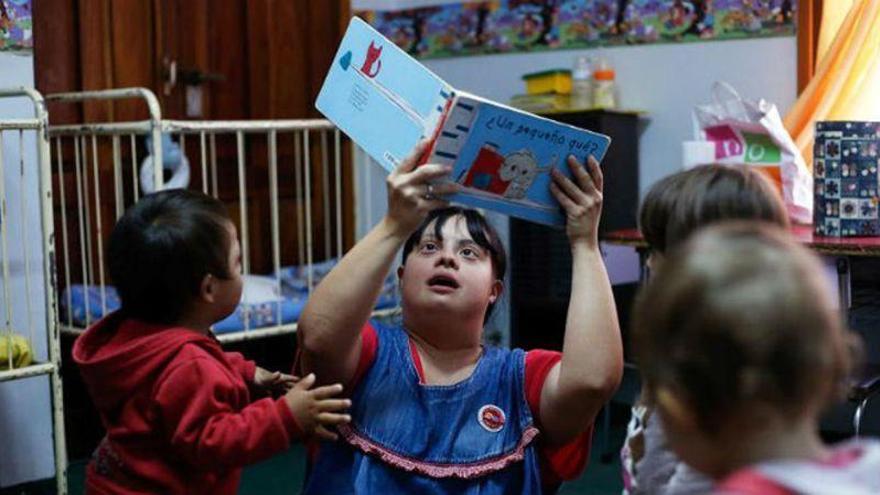 Noelia Garella logra convertirse en la primera profesora titular con síndrome de Down en Argentina