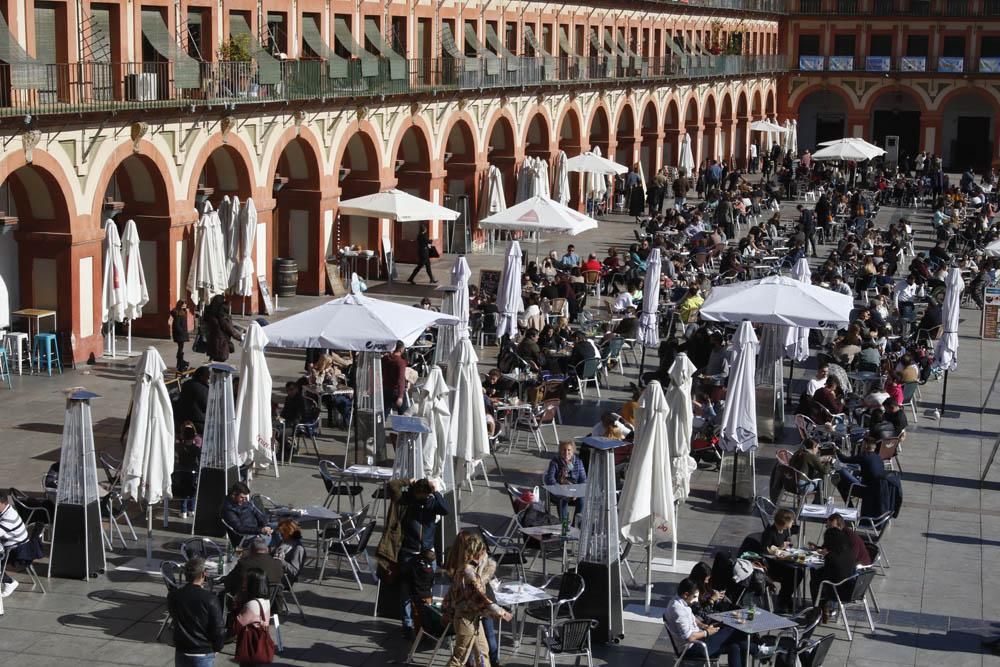 Sábado de sol, rebajas y terrazas antes de la entrada en vigor de las nuevas restricciones