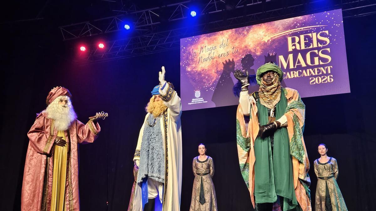 La ilusión de los Reyes Magos llega a todos los pueblos de la Ribera pese al mal tiempo