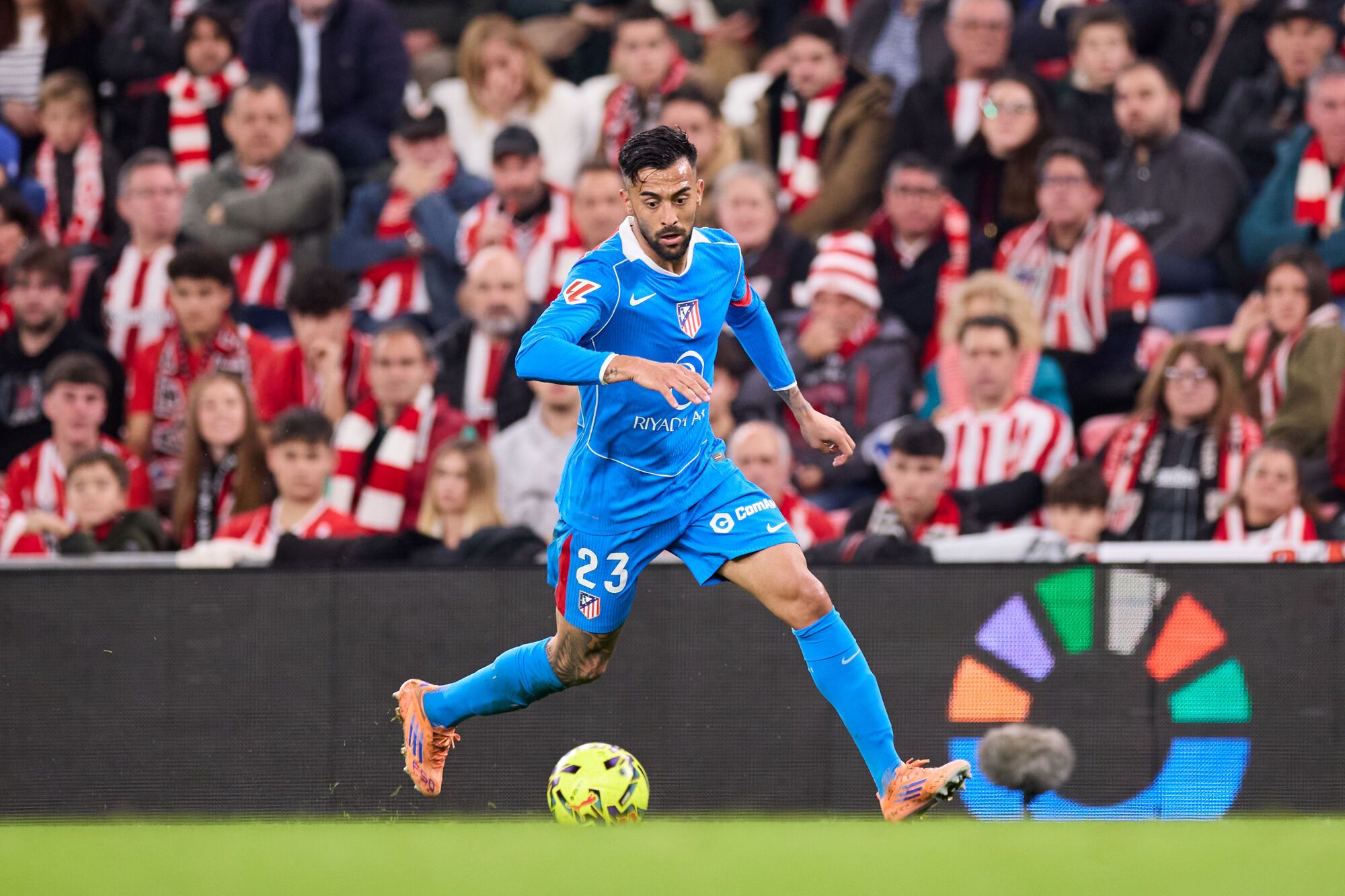 Nico Gonzalez of Atletico de Madrid in action during the LaLiga EA Sports match between Athletic Club and Atletico de Madrid at San Mames on December 6, 2025, in Bilbao, Spain. AFP7 06/12/2025 ONLY FOR USE IN SPAIN. Ricardo Larreina / AFP7 / Europa Press;2025;SPAIN;SPORT;ZSPORT;SOCCER;ZSOCCER;Athletic Club v Atletico de Madrid - LaLiga EA Sports;