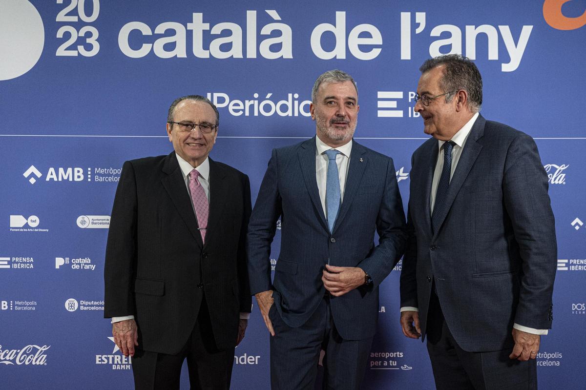 Javier Moll, presidente de Prensa Ibérica; Jaume Collboni, alcalde de Barcelona, y Albert Sáez, director de EL PERIÓDICO