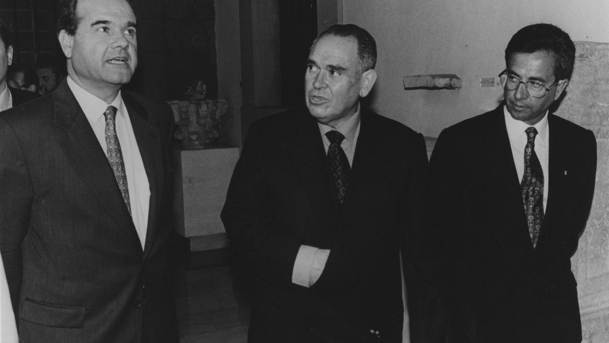 Manuel Chaves, Miguel Castillejo y Alfonso Castilla, tras la creación de la nueva Cajasur.